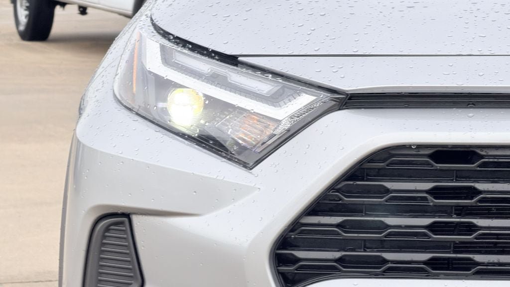 Used 2025 Toyota RAV4 XLE FWD image 4