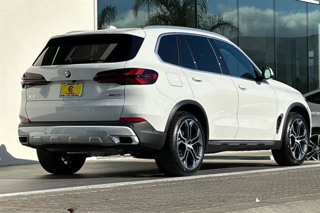 New 2026 BMW X5 sDrive40i w/ Climate Comfort Package image 3
