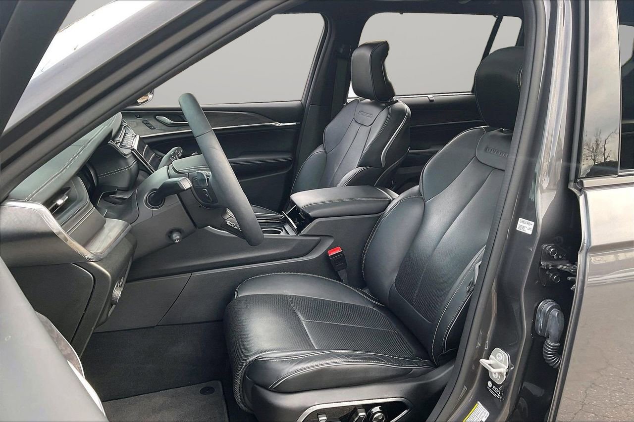 Certified 2024 Jeep Grand Cherokee L Overland w/ Luxury Tech Group IV image 23