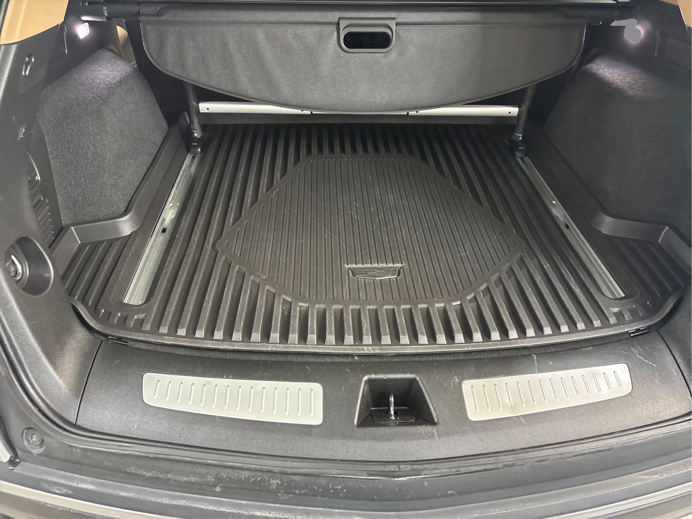 Used 2018 Cadillac XT5 Platinum w/ Driver Assist Package image 16