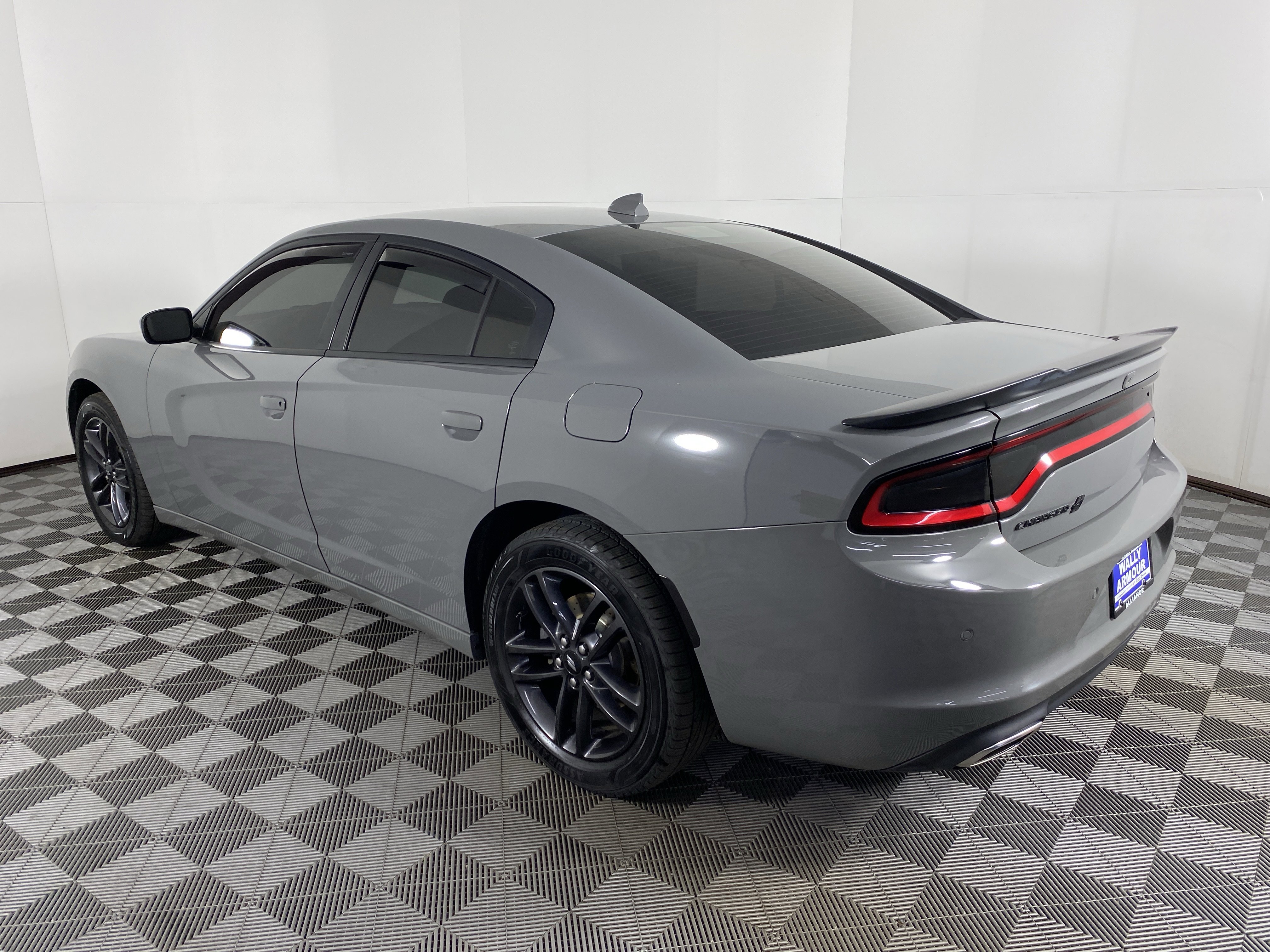Used 2019 Dodge Charger SXT w/ Blacktop Package image 9
