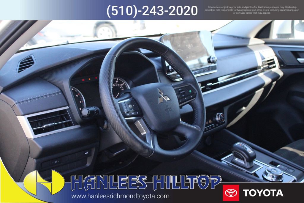 Used 2024 Mitsubishi Outlander SE image 12