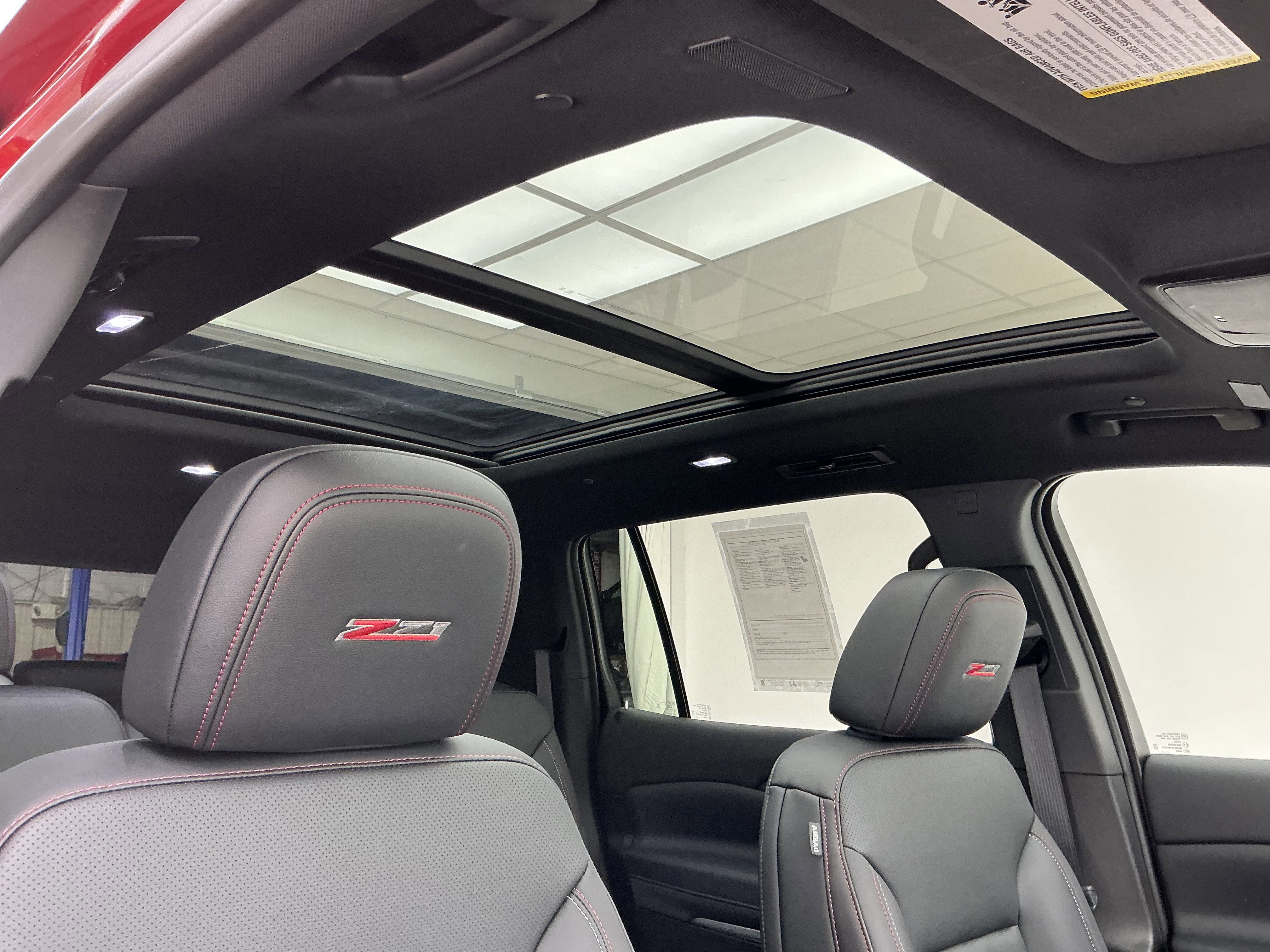 Used 2025 Chevrolet Traverse Z71 image 26