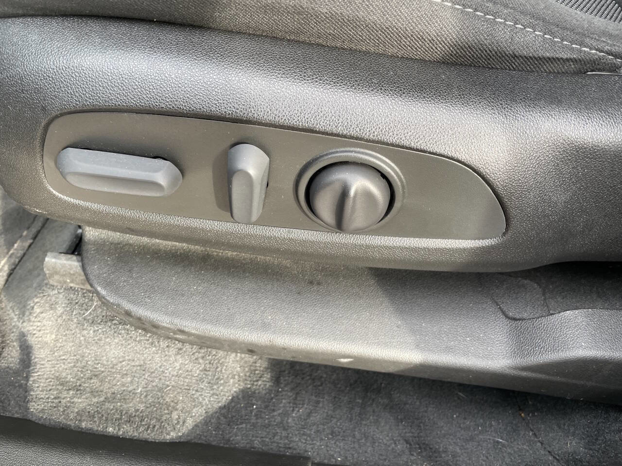 Used 2022 Chevrolet Traverse LT image 16