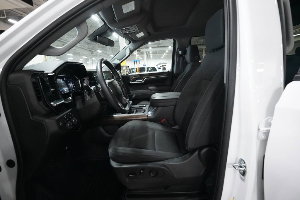Used 2023 Chevrolet Silverado 1500 LT AWD/4WD image 7