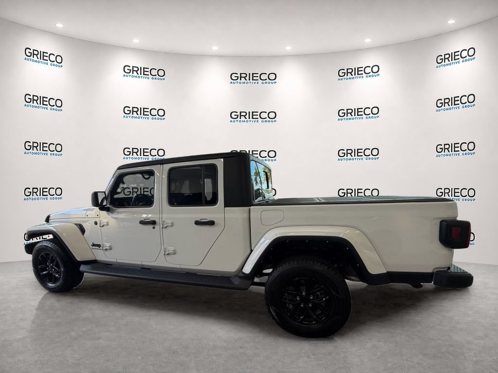 Used 2022 Jeep Gladiator Sport AWD/4WD image 4