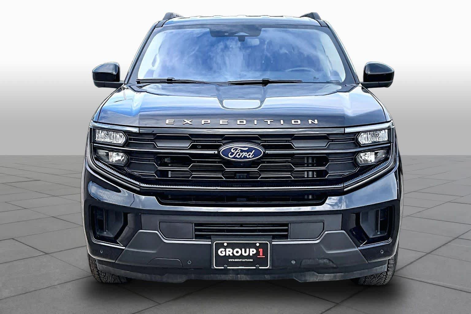 Used 2025 Ford Expedition Active RWD image 4
