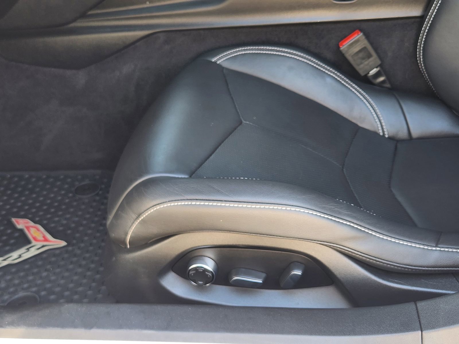 Used 2022 Chevrolet Corvette Stingray w/ Z51 Performance Package image 27