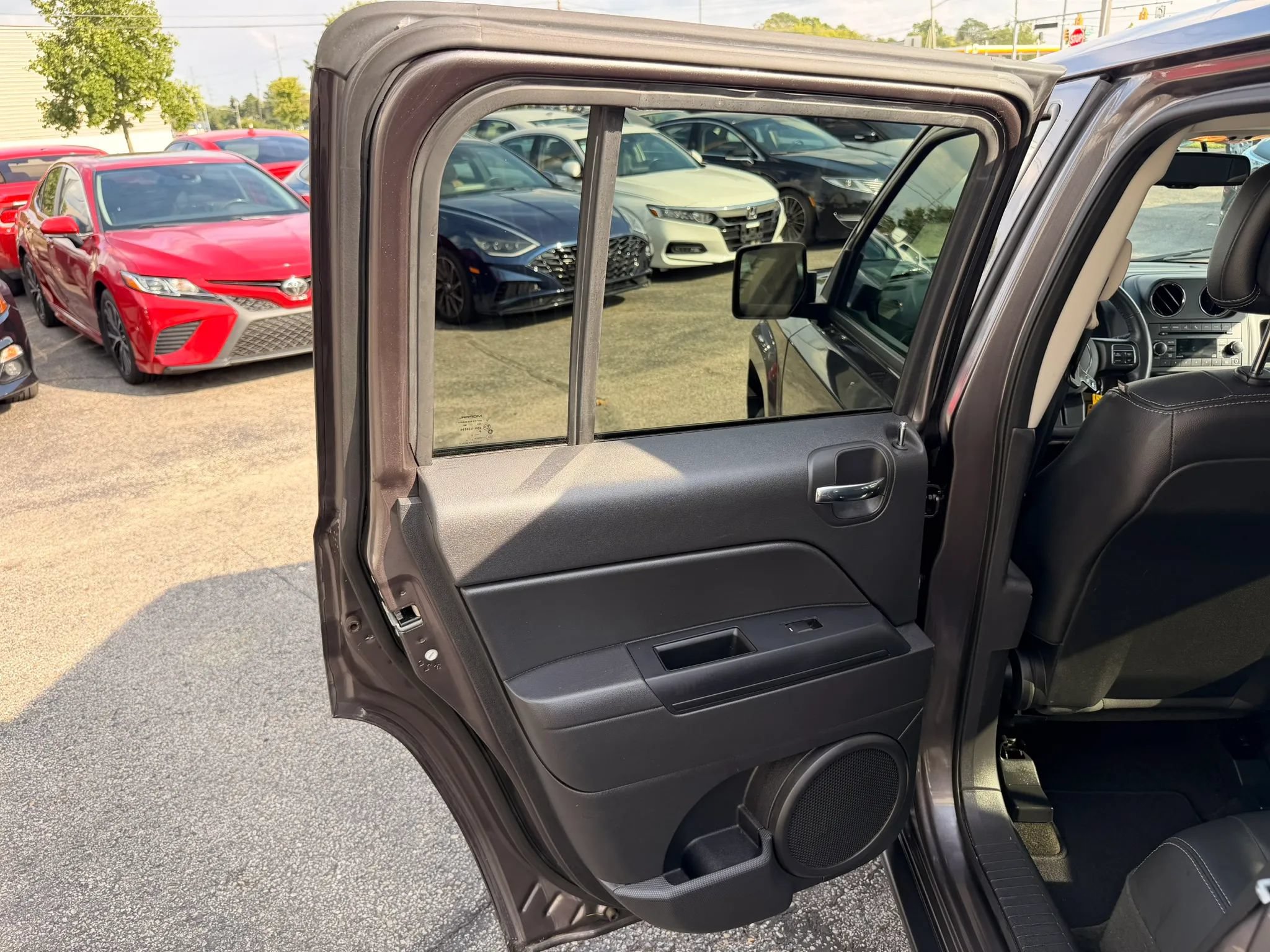 Used 2015 Jeep Patriot High Altitude AWD/4WD image 15