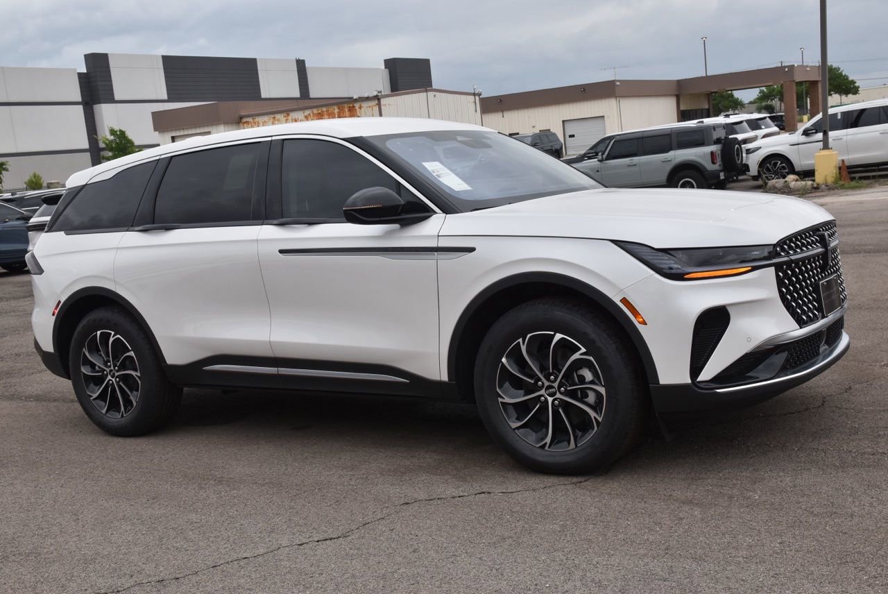 New 2026 Lincoln Nautilus Premier AWD/4WD image 11