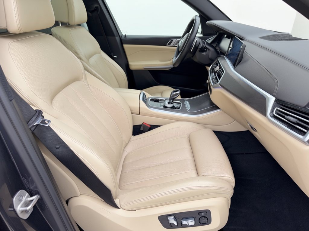 Used 2022 BMW X5 xDrive40i w/ M Sport Package AWD/4WD image 30