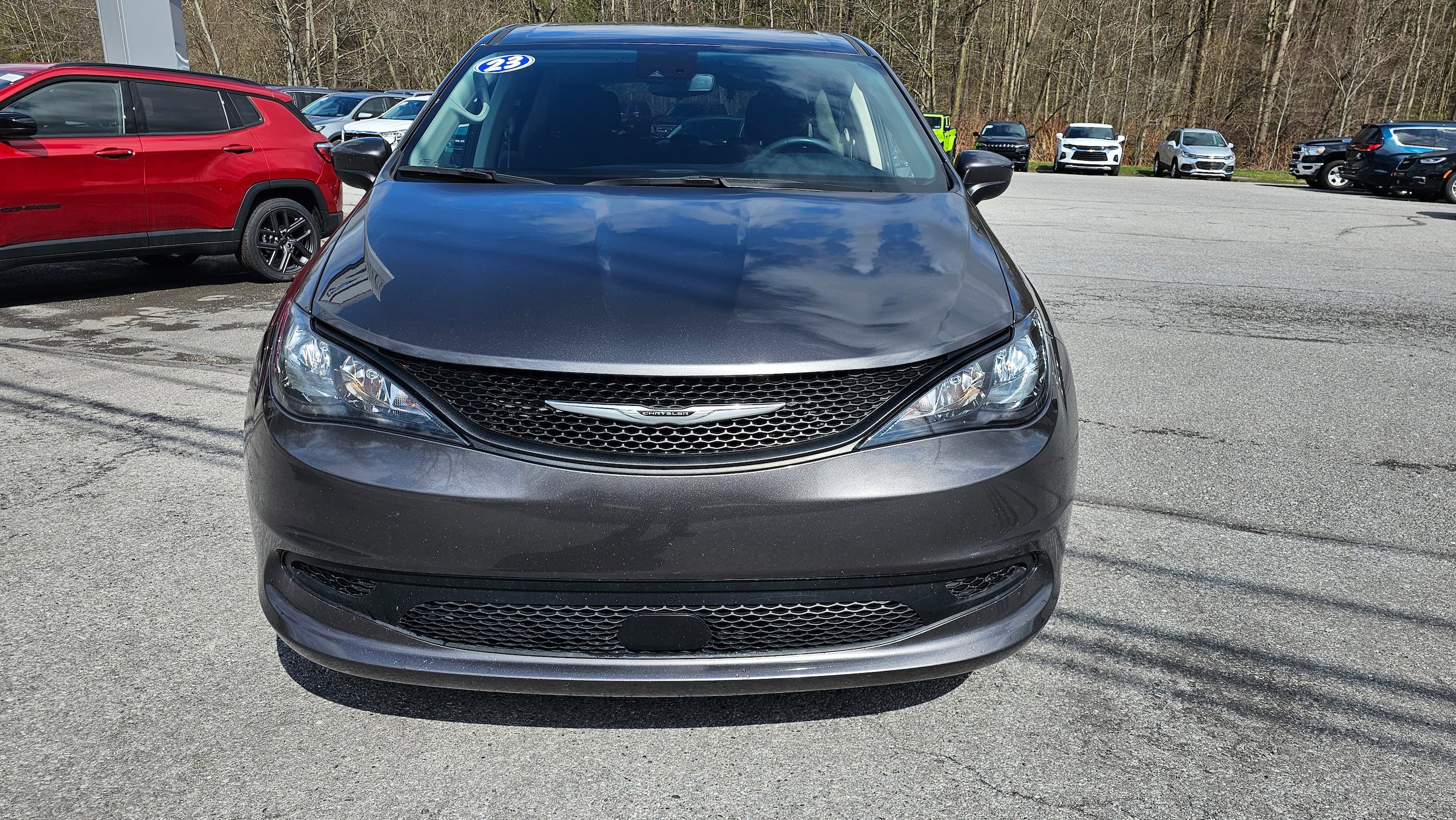 Used 2023 Chrysler Voyager LX image 3