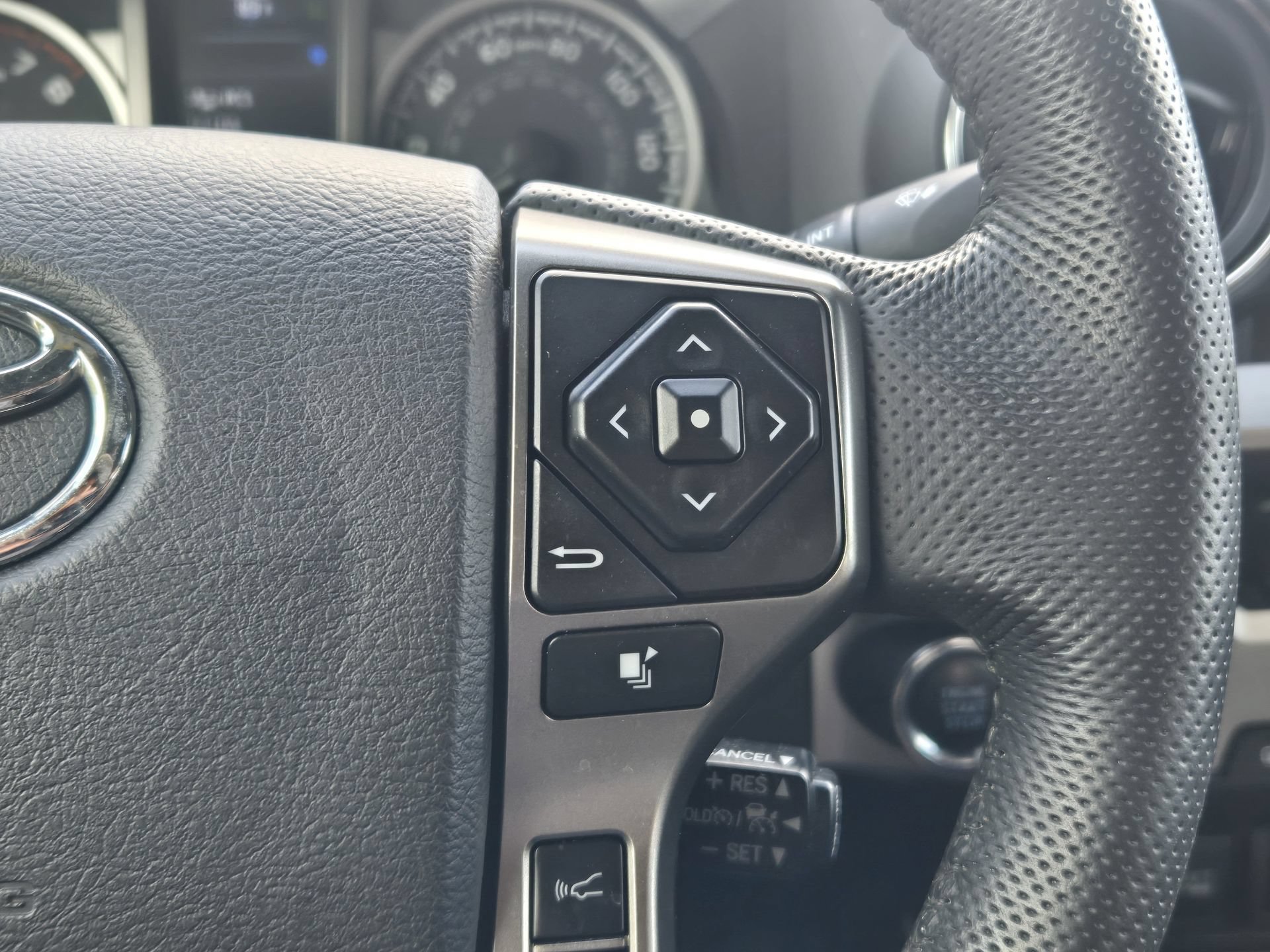 Used 2021 Toyota Tacoma Limited RWD image 28