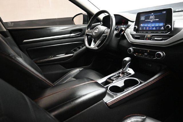 Used 2024 Nissan Altima 2.5 SR FWD image 14