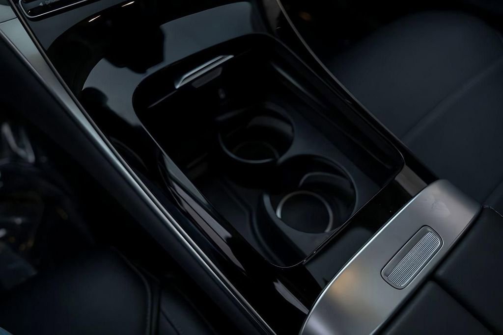 Used 2025 Mercedes-Benz GLC 350e 4MATIC w/ Driver Assistance Package image 26