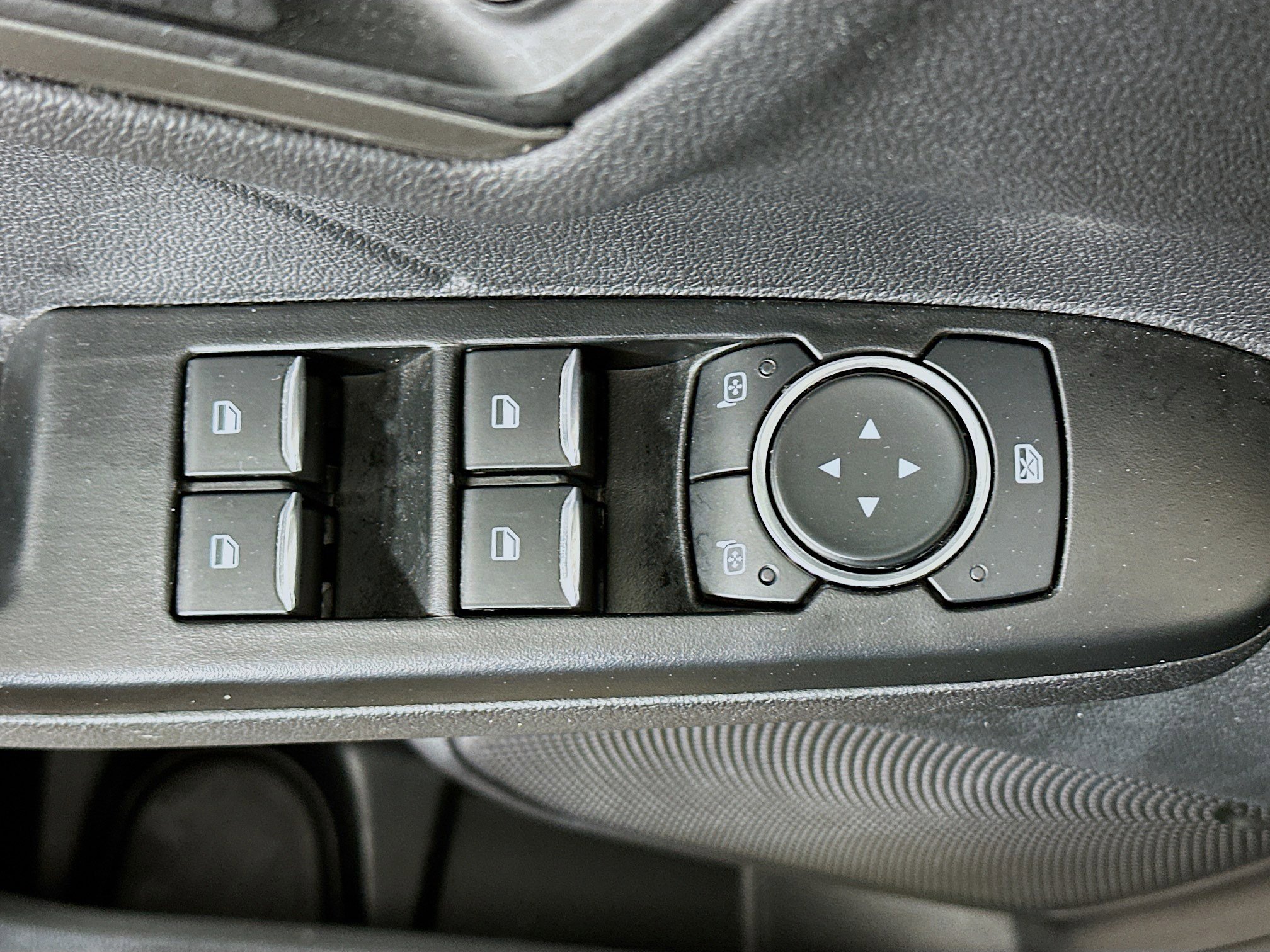 Used 2025 Ford Escape Active AWD/4WD image 15