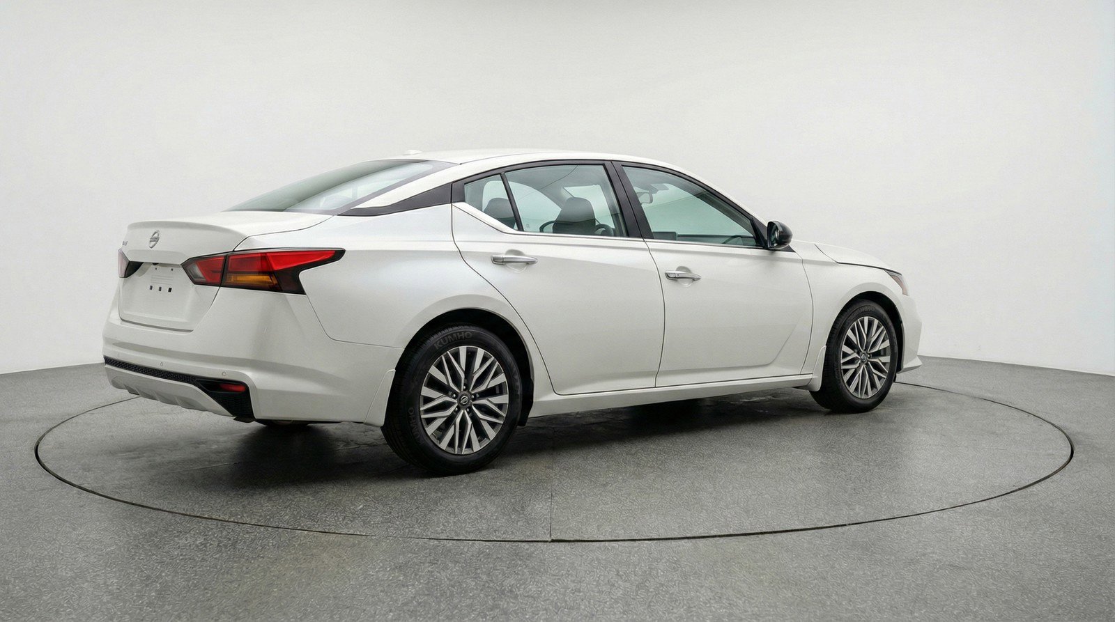 Used 2025 Nissan Altima 2.5 SV FWD image 9