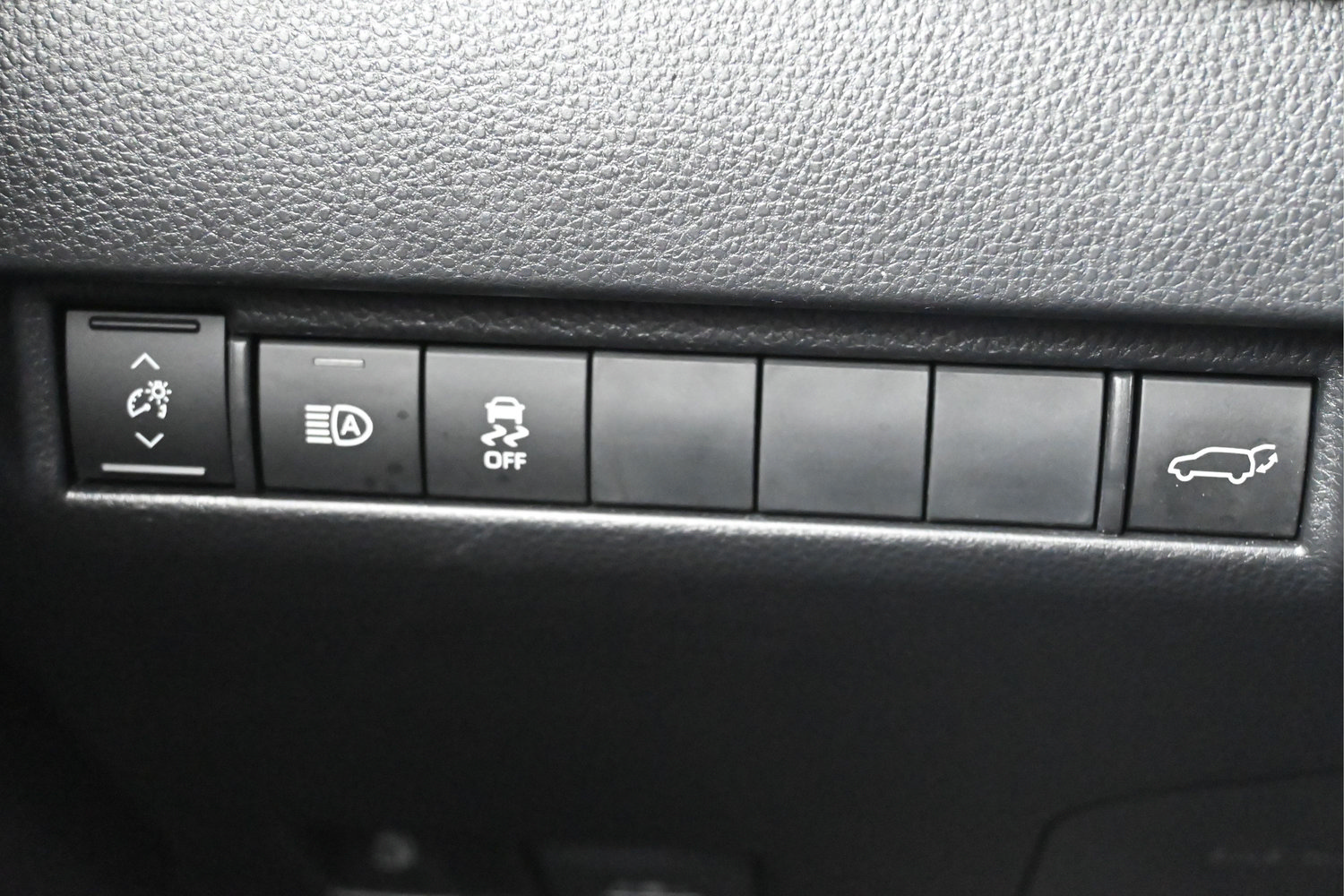 Used 2023 Toyota Venza Nightshade AWD/4WD image 21