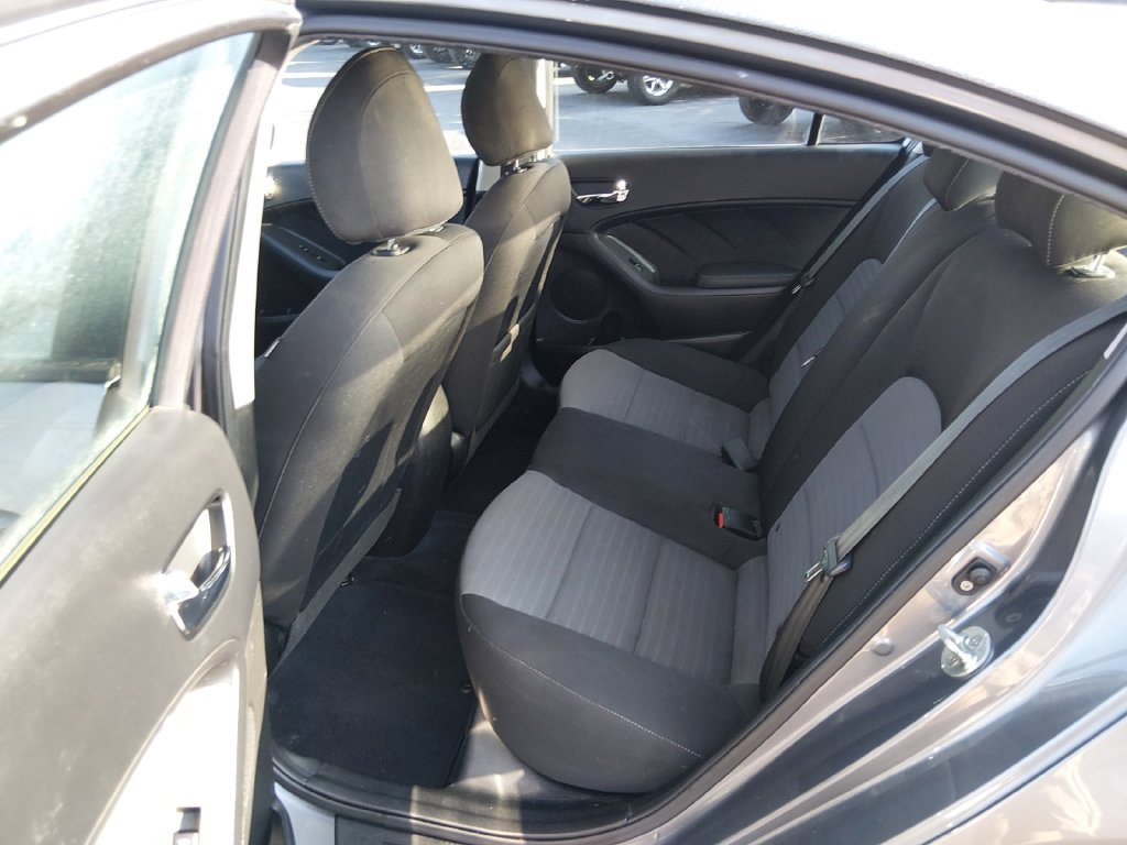 Used 2018 Kia Forte S w/ S Technology Plus Package FWD image 13