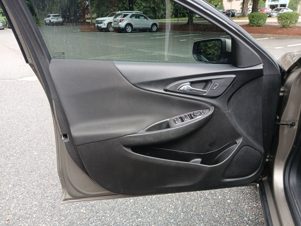 Used 2020 Chevrolet Malibu LT FWD image 11
