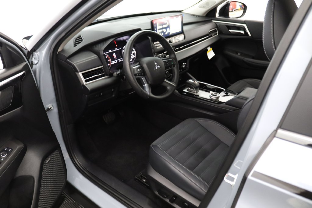 Used 2026 Mitsubishi Outlander AWD image 20