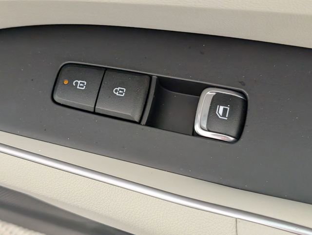 Used 2025 Kia Sorento S w/ Panoramic Sunroof Package image 35