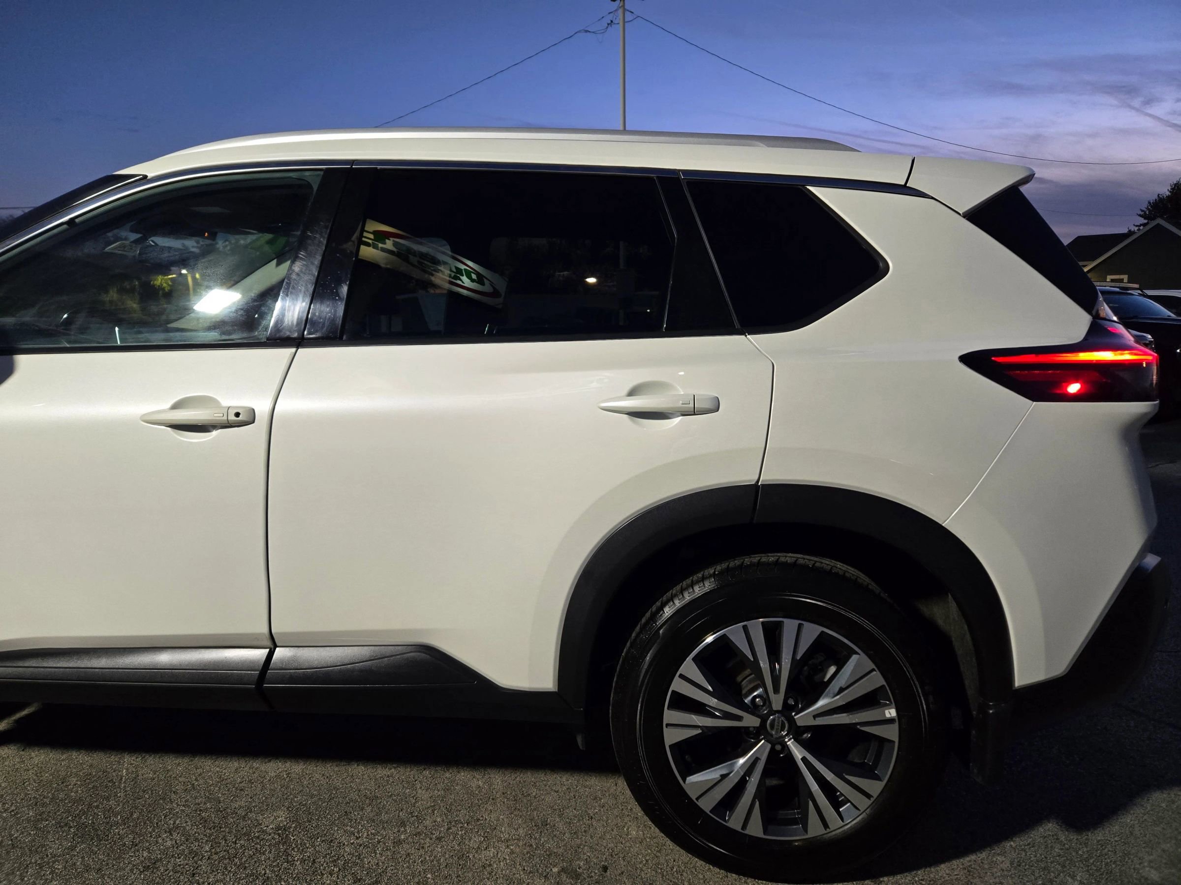 Used 2021 Nissan Rogue SV w/ Premium Package image 4