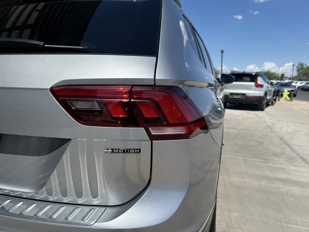 Used 2022 Volkswagen Tiguan SE w/ Panoramic Sunroof Package image 12