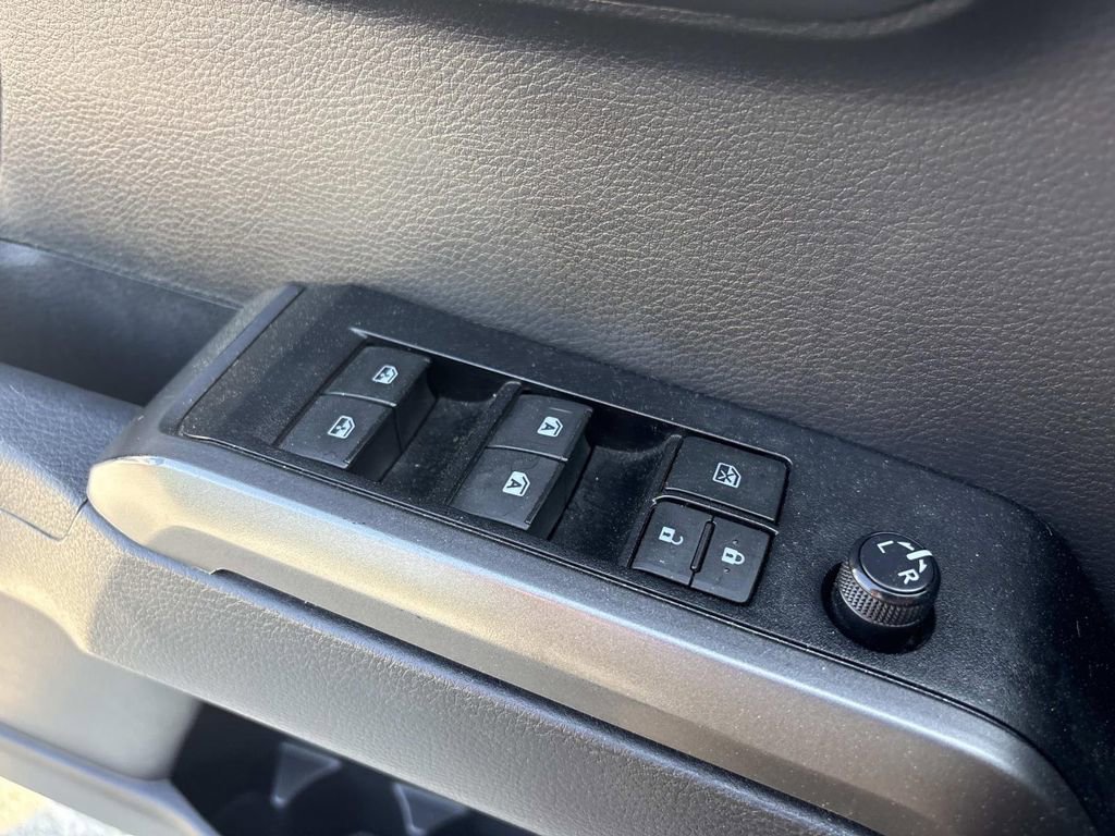 Certified 2023 Toyota Tacoma TRD Off-Road AWD/4WD image 15