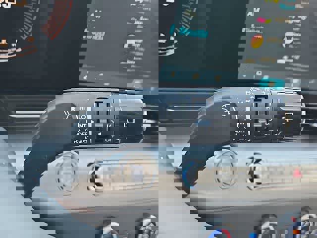 Certified 2025 Hyundai Kona SE image 24