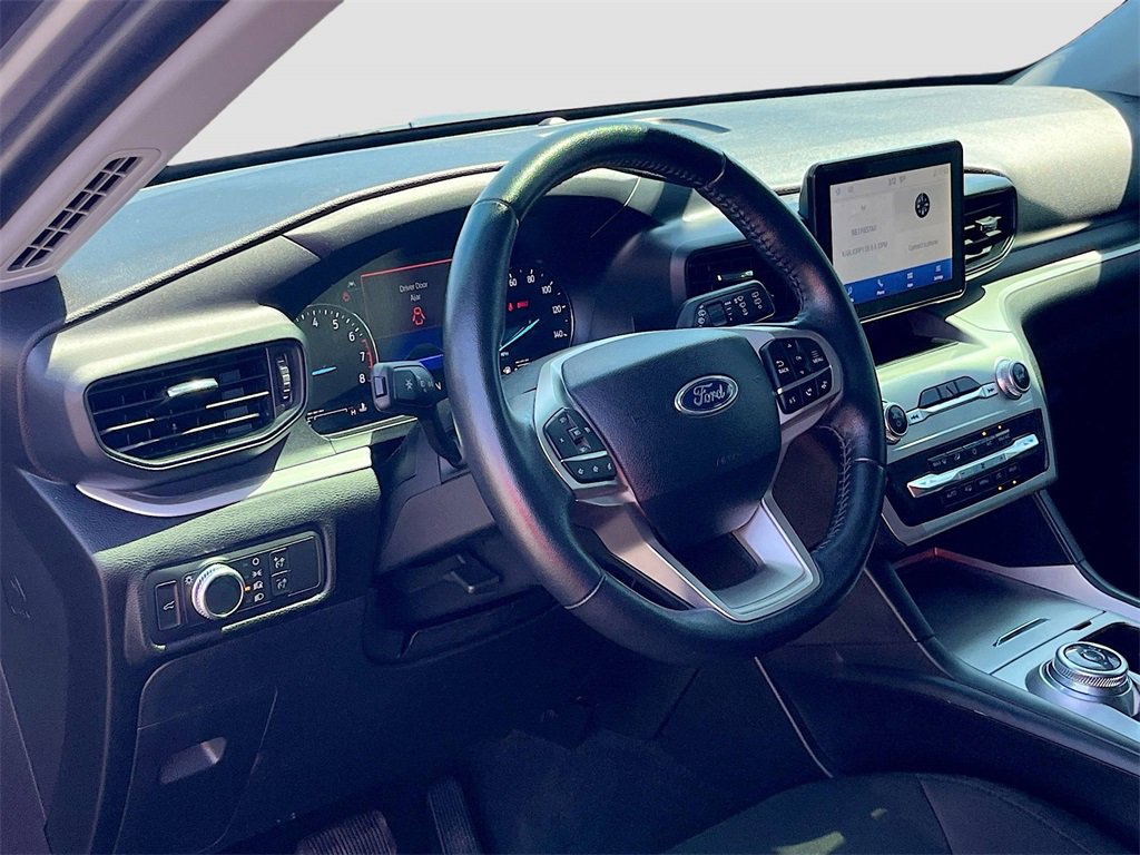 Used 2022 Ford Explorer XLT image 9