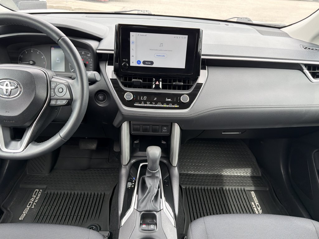 Used 2025 Toyota Corolla Cross LE FWD image 16