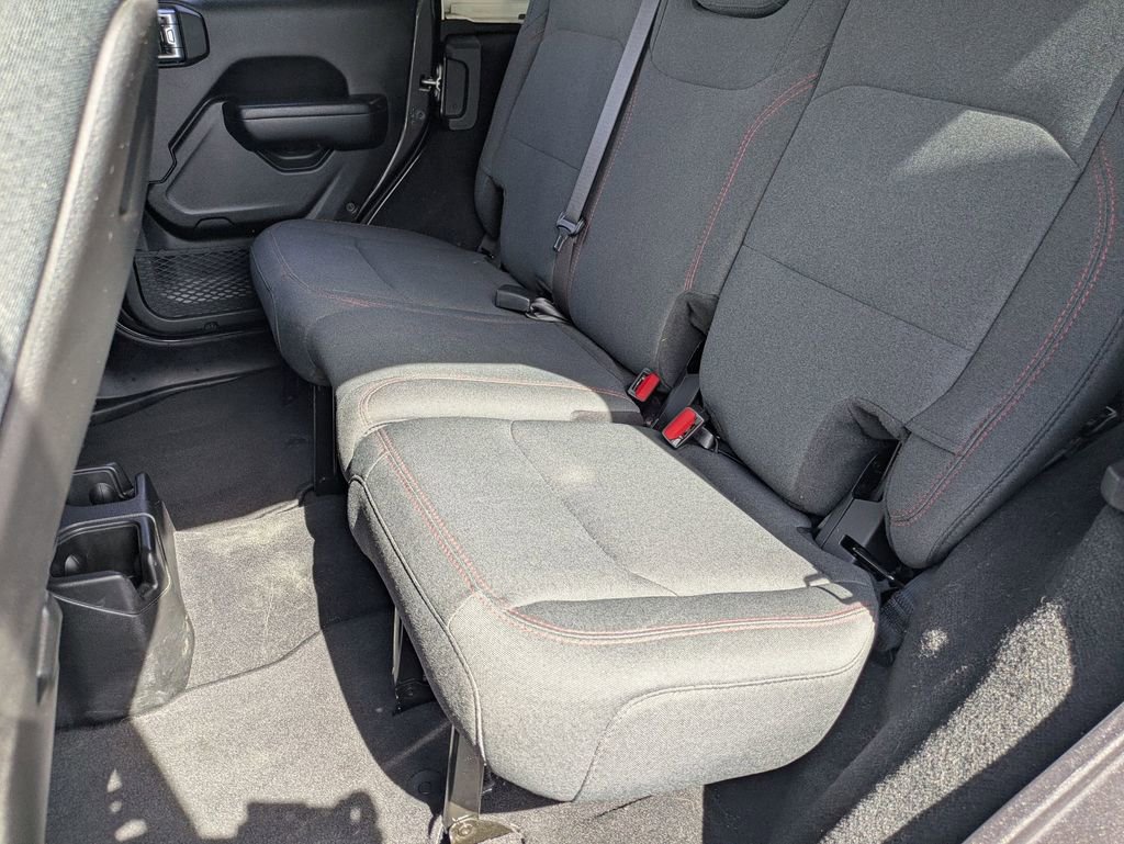Used 2025 Jeep Wrangler Unlimited Rubicon AWD/4WD image 27