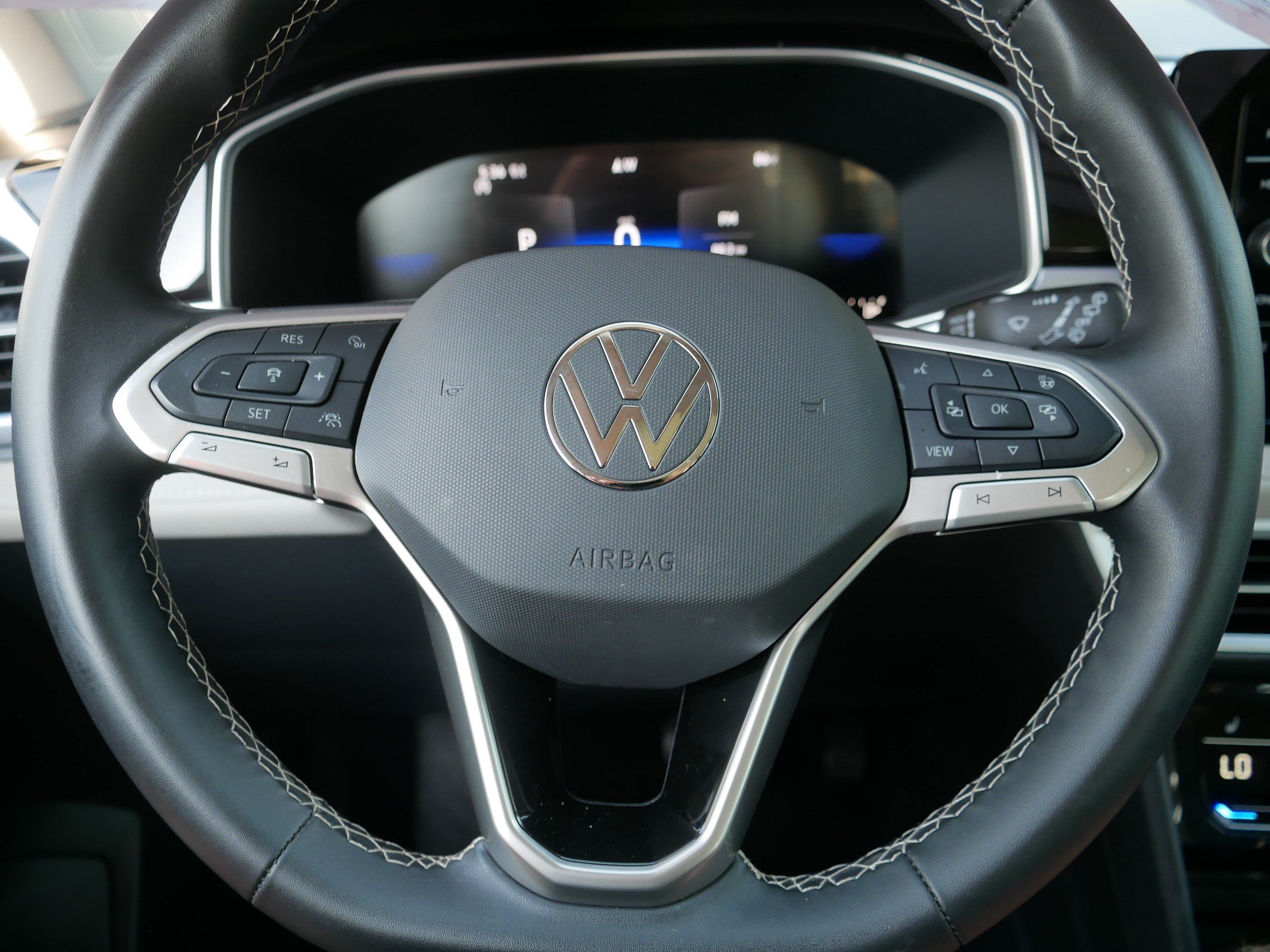 Used 2025 Volkswagen Taos SE w/ Panoramic Sunroof Package AWD/4WD image 25