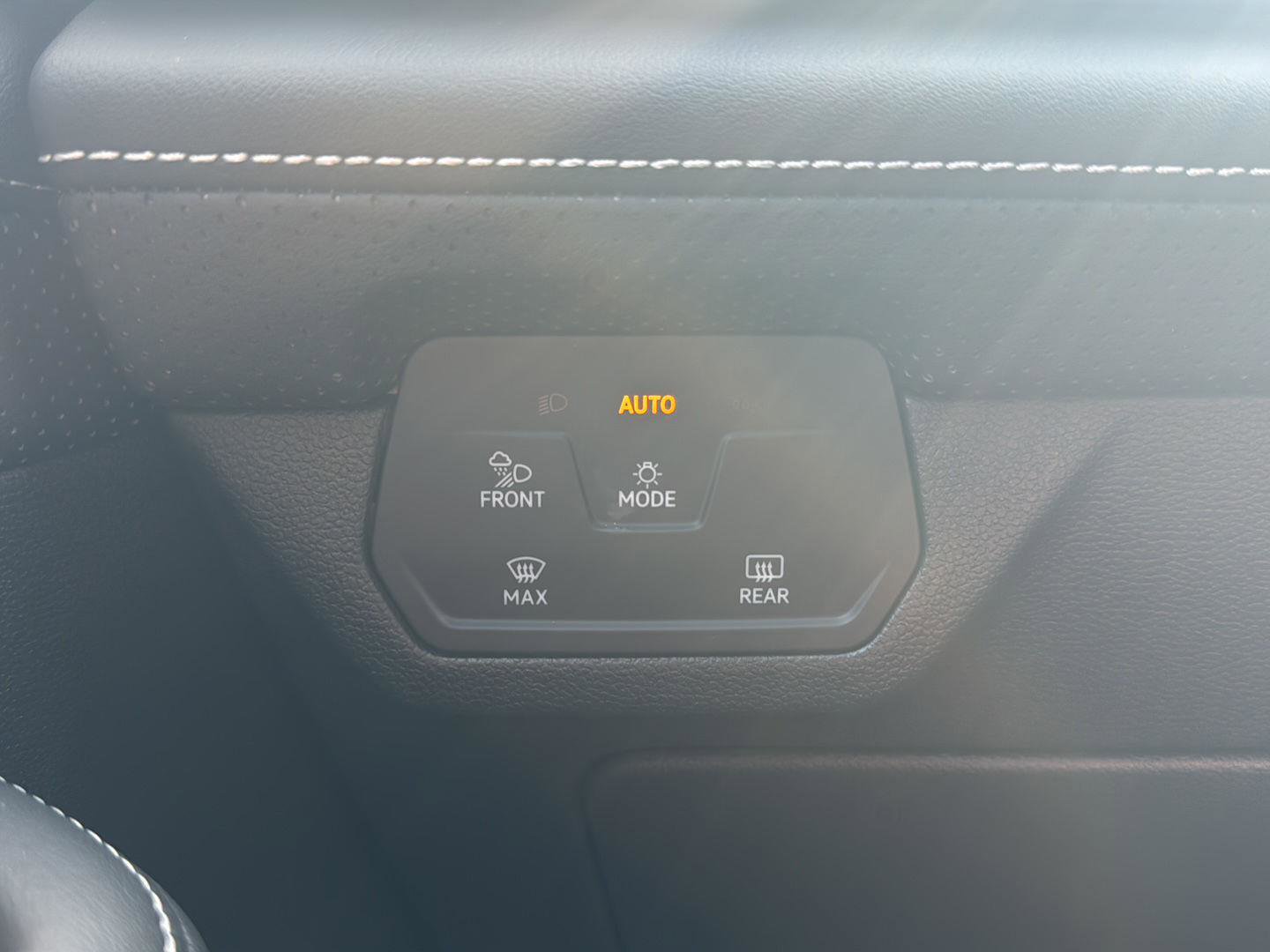 New 2026 Volkswagen Atlas Cross Sport SE image 18