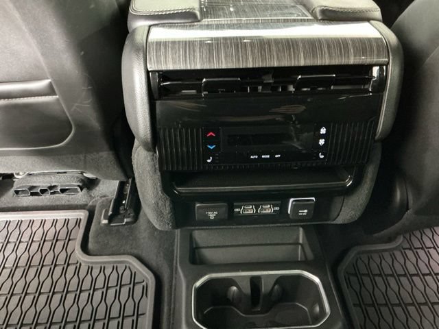 Used 2022 Jeep Wagoneer Series III w/ Rear Seat Entertainment Group AWD/4WD image 25