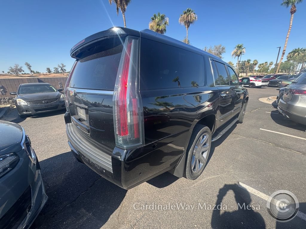 Used 2019 Cadillac Escalade ESV Luxury AWD/4WD image 3