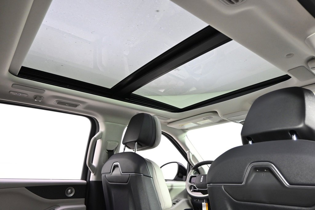 New 2026 Lincoln Navigator Reserve w/ Jet Appearance Package image 17