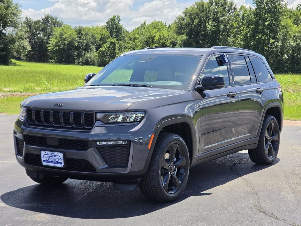 New 2026 Jeep Grand Cherokee Limited w/ Limited Altitude Package RWD video 3