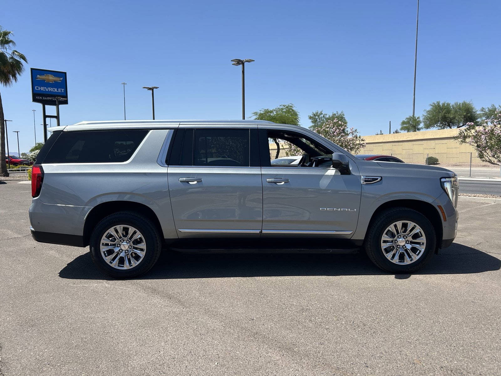 Certified 2025 GMC Yukon XL Denali AWD/4WD image 6