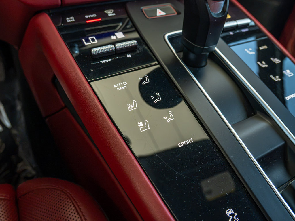 Certified 2023 Porsche Macan AWD/4WD image 12