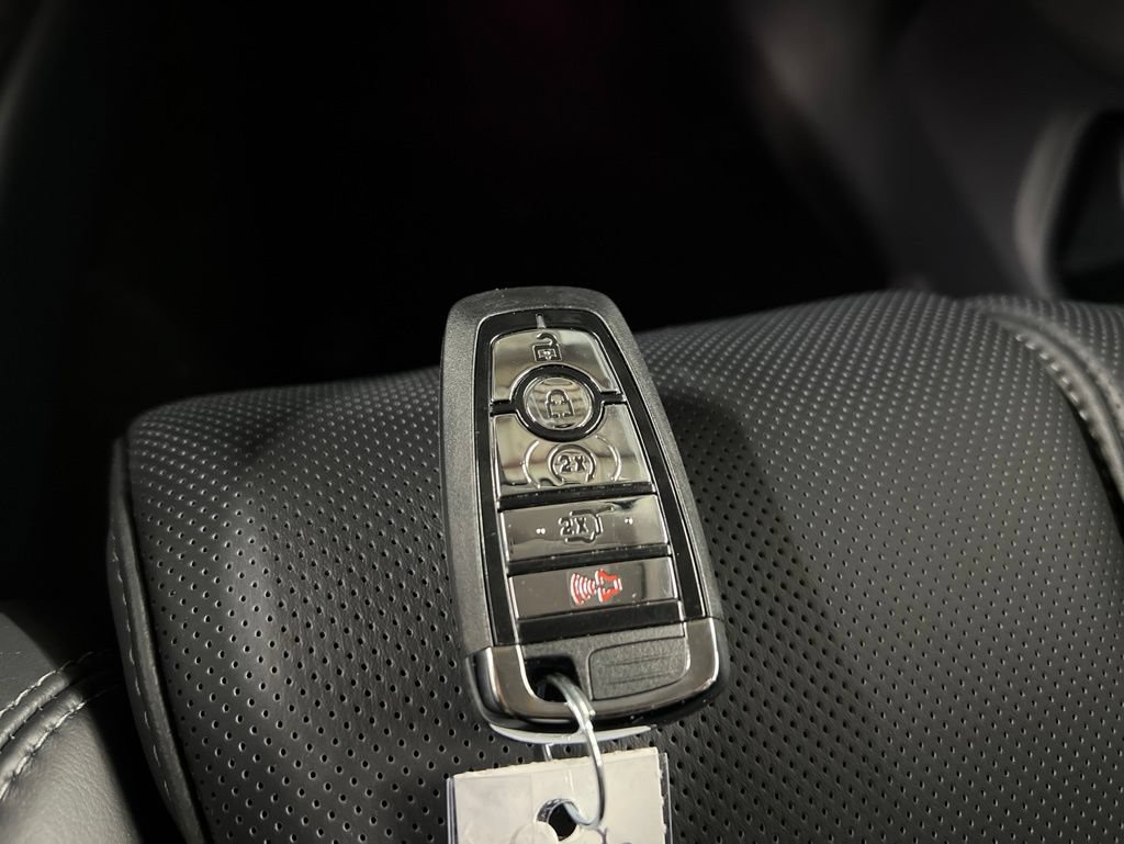 Used 2026 Lincoln Navigator Premiere AWD/4WD image 26