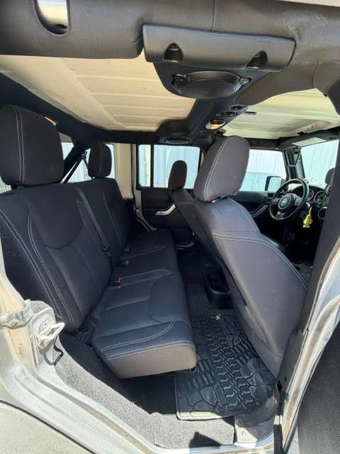 Used 2014 Jeep Wrangler Unlimited Rubicon w/ Connectivity Group AWD/4WD image 7
