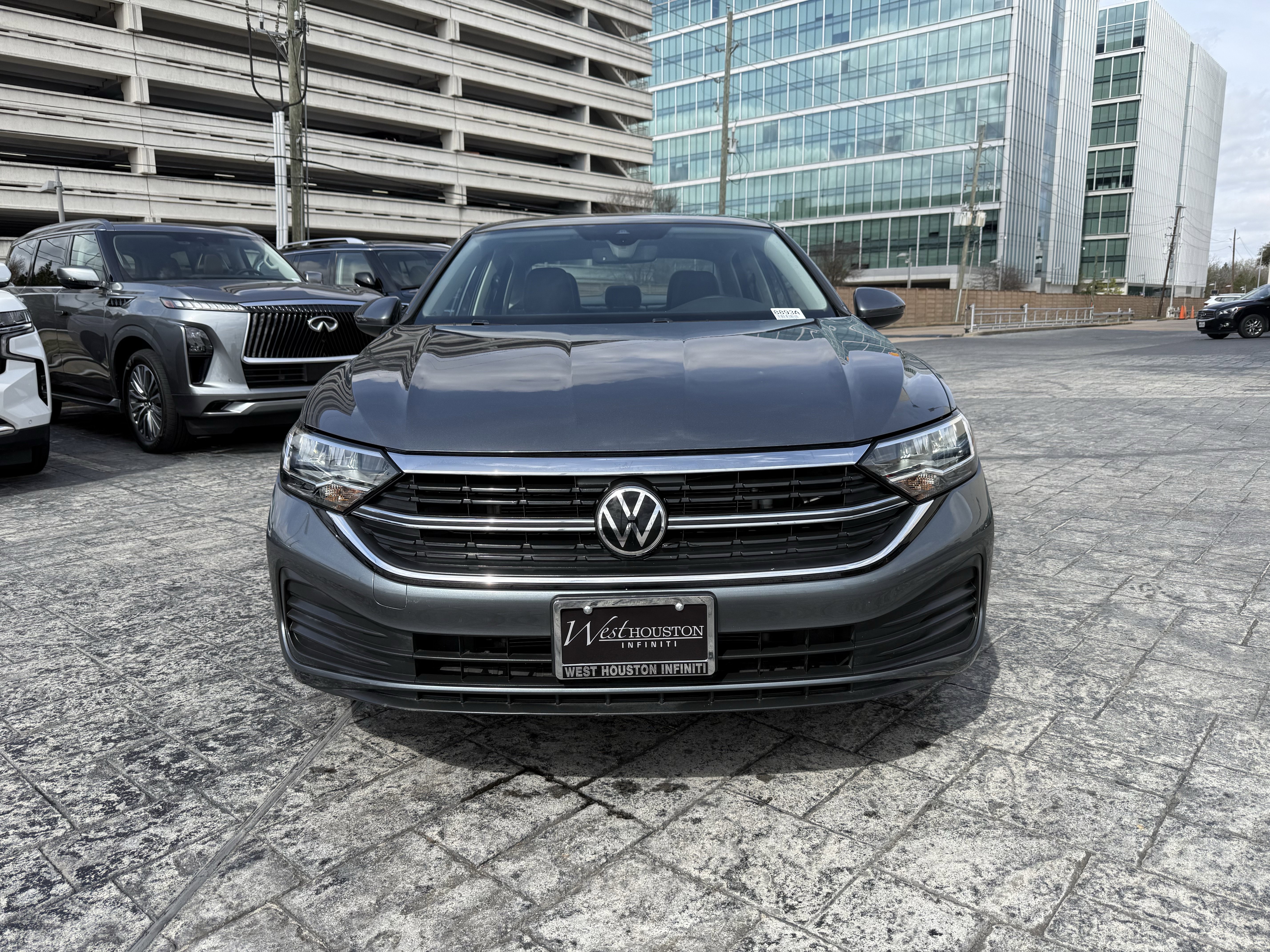 Used 2022 Volkswagen Jetta SE image 2