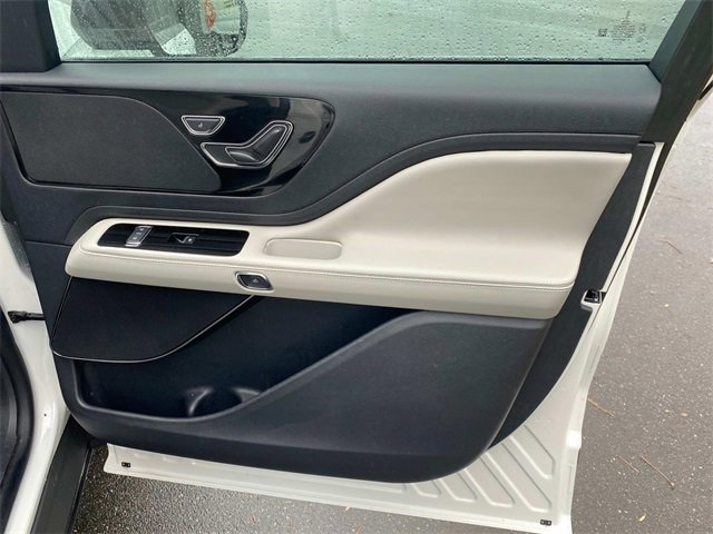 Used 2025 Lincoln Aviator 2WD image 37