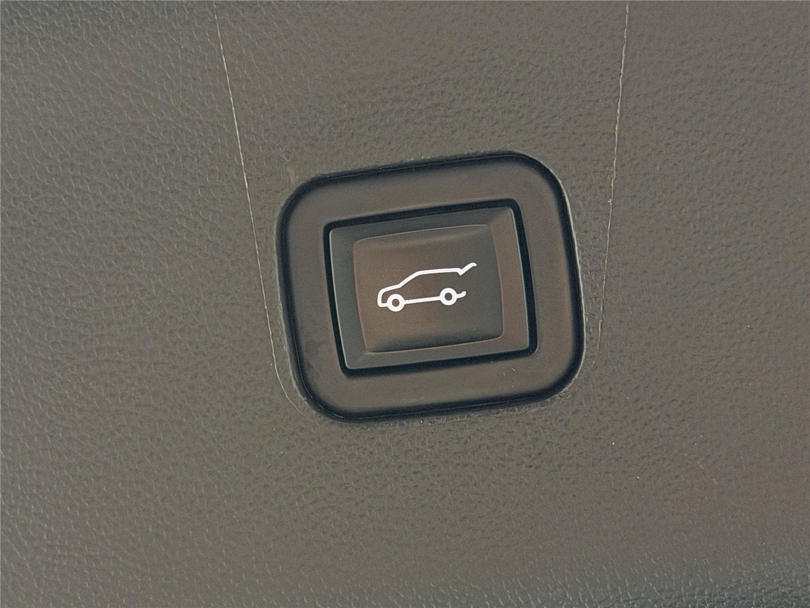 Certified 2021 Buick Enclave Avenir w/ Avenir Technology Package FWD image 19