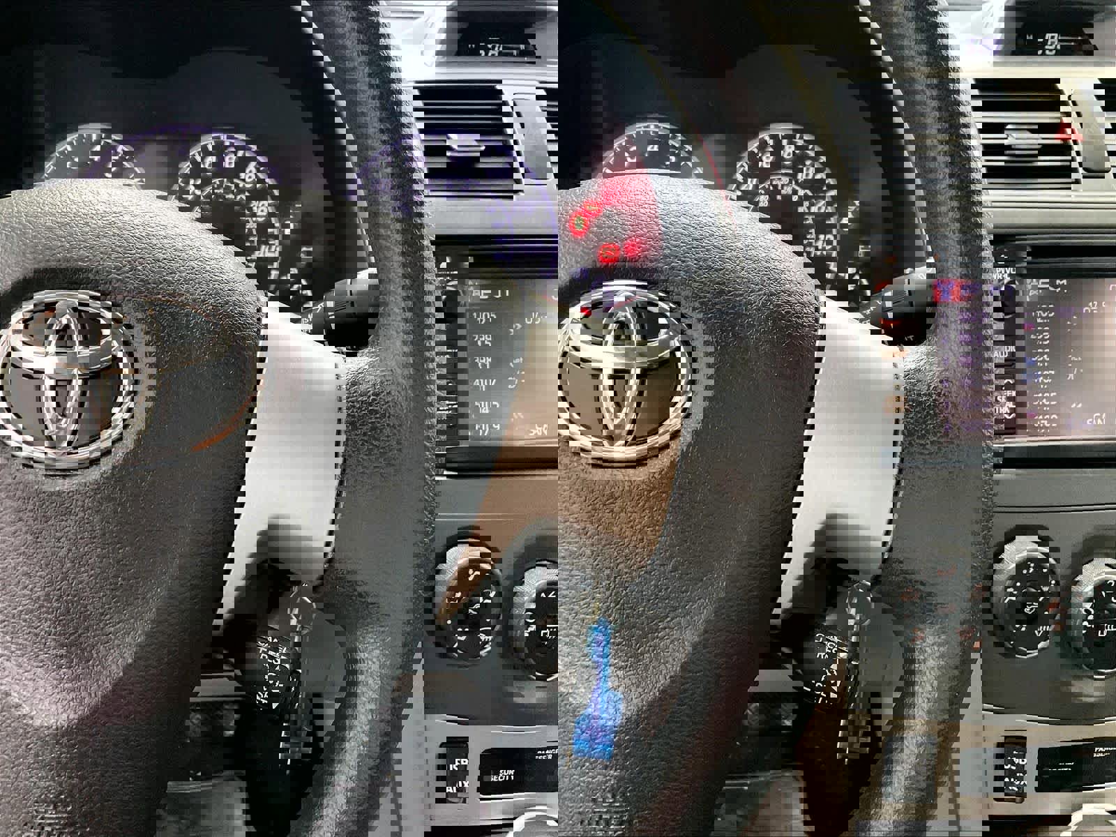 Used 2013 Toyota Corolla LE image 22