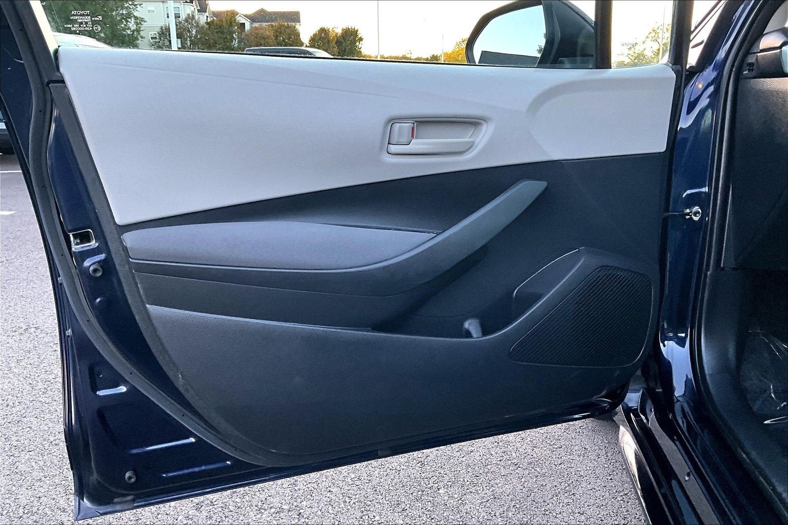 Used 2022 Toyota Corolla LE FWD image 21
