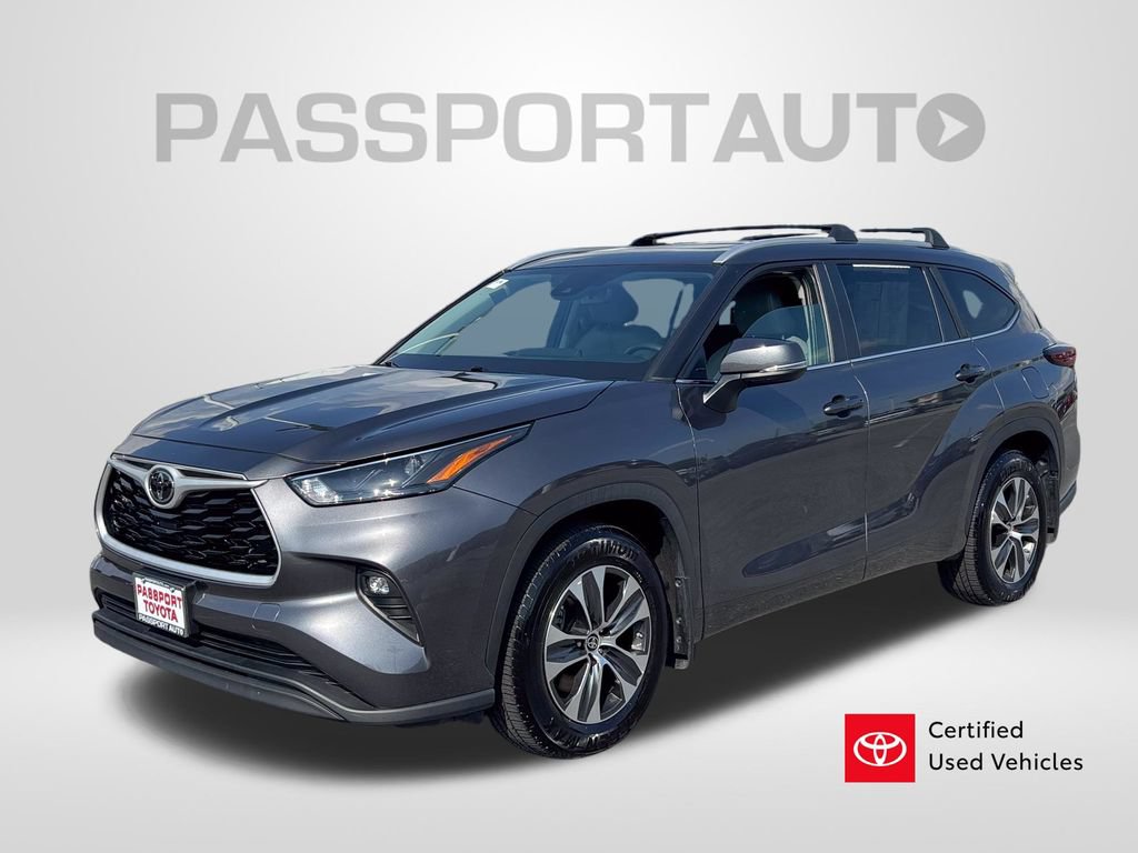 Certified 2024 Toyota Highlander XLE FWD image 1