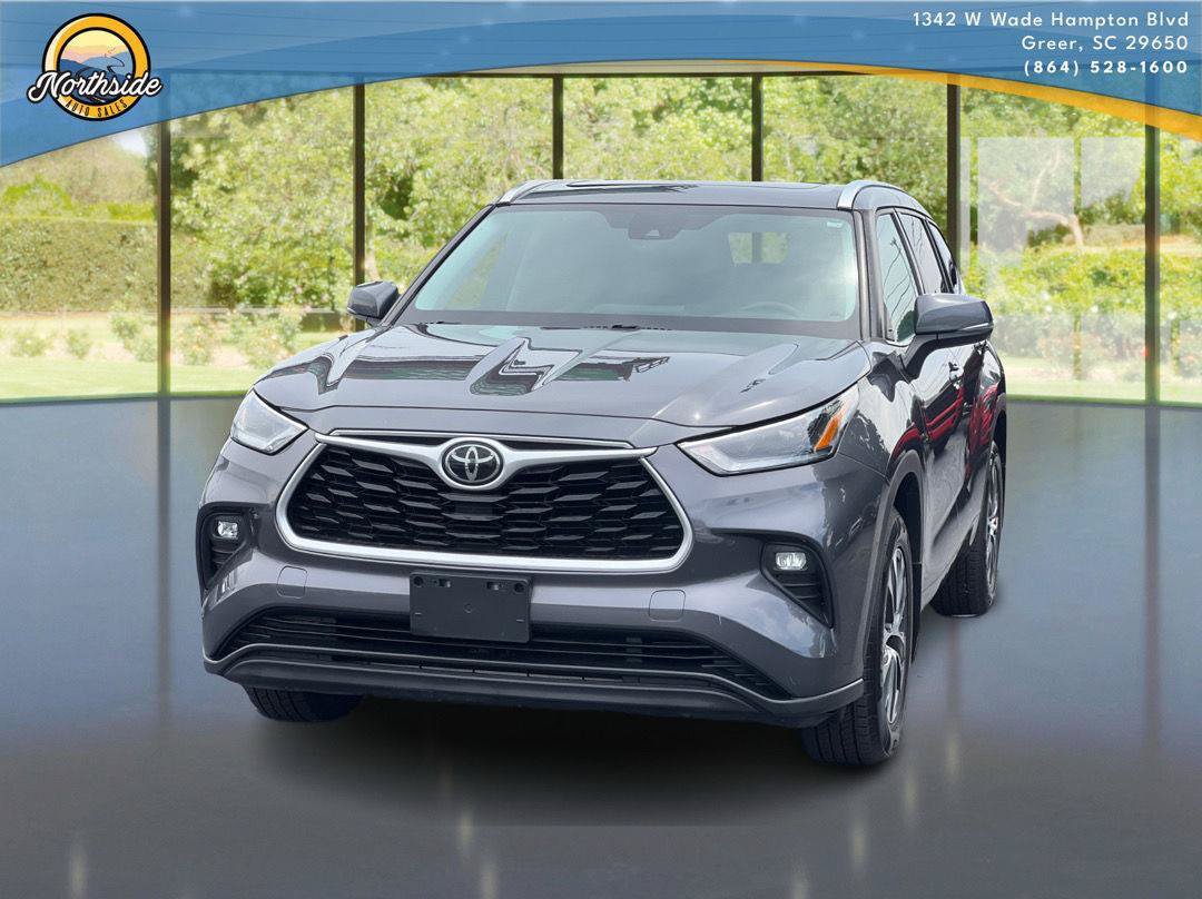 Used 2021 Toyota Highlander XLE AWD/4WD image 1